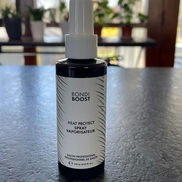 Bondi Boost Heat Protect Spray protects up to 450 degrees & improves split ends - Picture 4 of 5